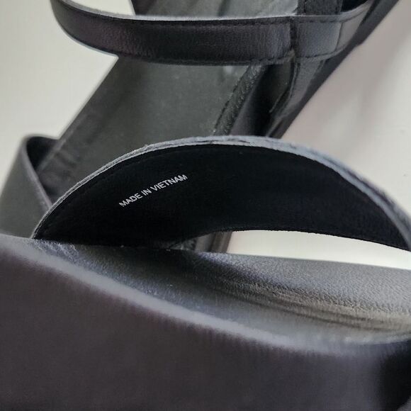 NWOT Eileen Fisher Black Leather Sandals Size 7 - Picture 5 of 5